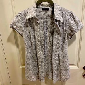 New York and Company short sleeve gray plaid button down top XS
